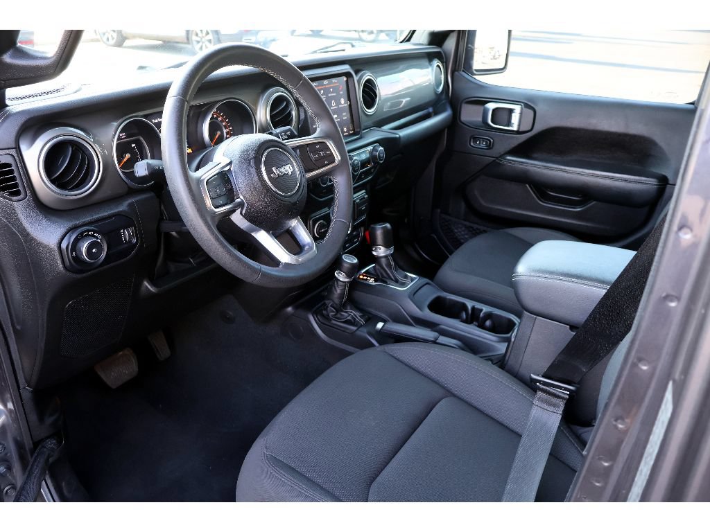 Used 2023 Jeep Wrangler Unlimited Sahara AWD/4WD image 3