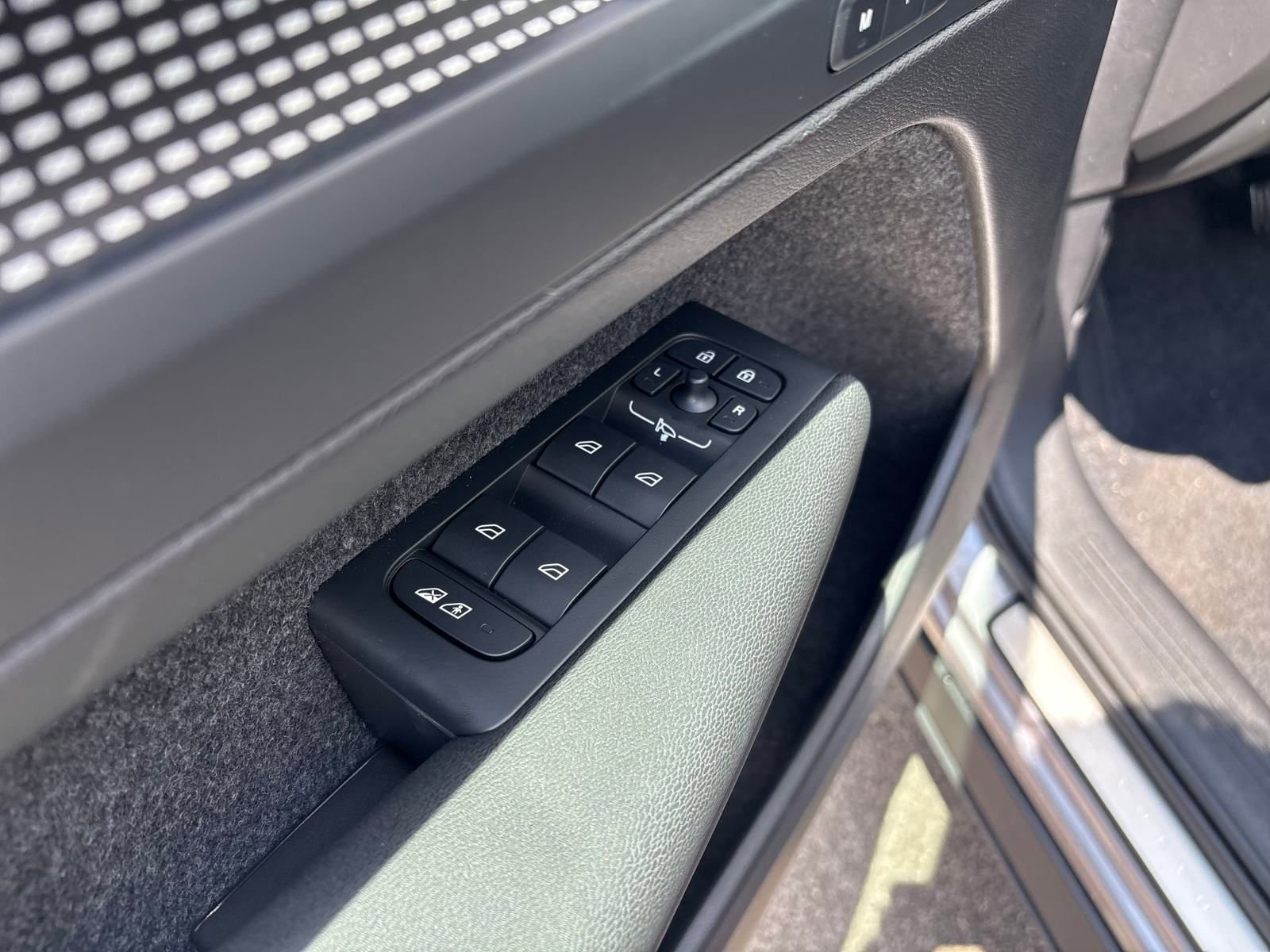 New 2026 Volvo XC40 B5 Ultra w/ Climate Package image 11