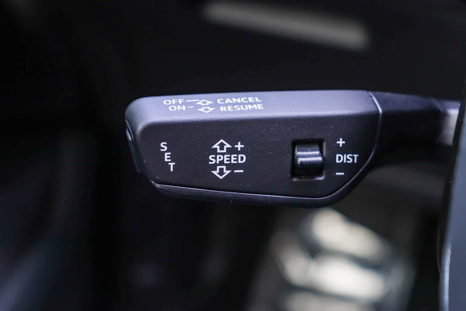 Used 2024 Audi Q8 e-tron Premium image 32