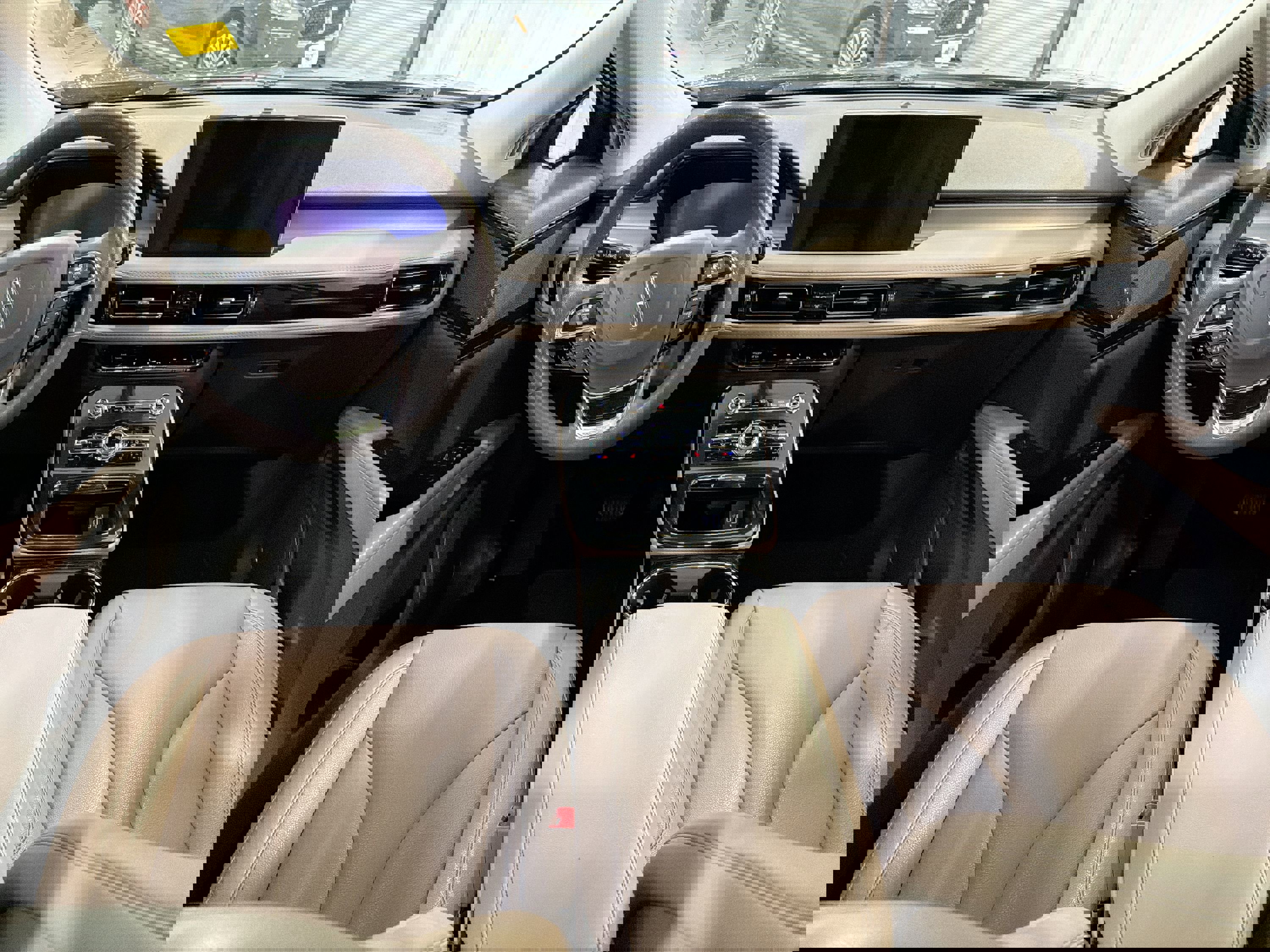 Used 2023 Lincoln Nautilus FWD w/ Premium Package image 23