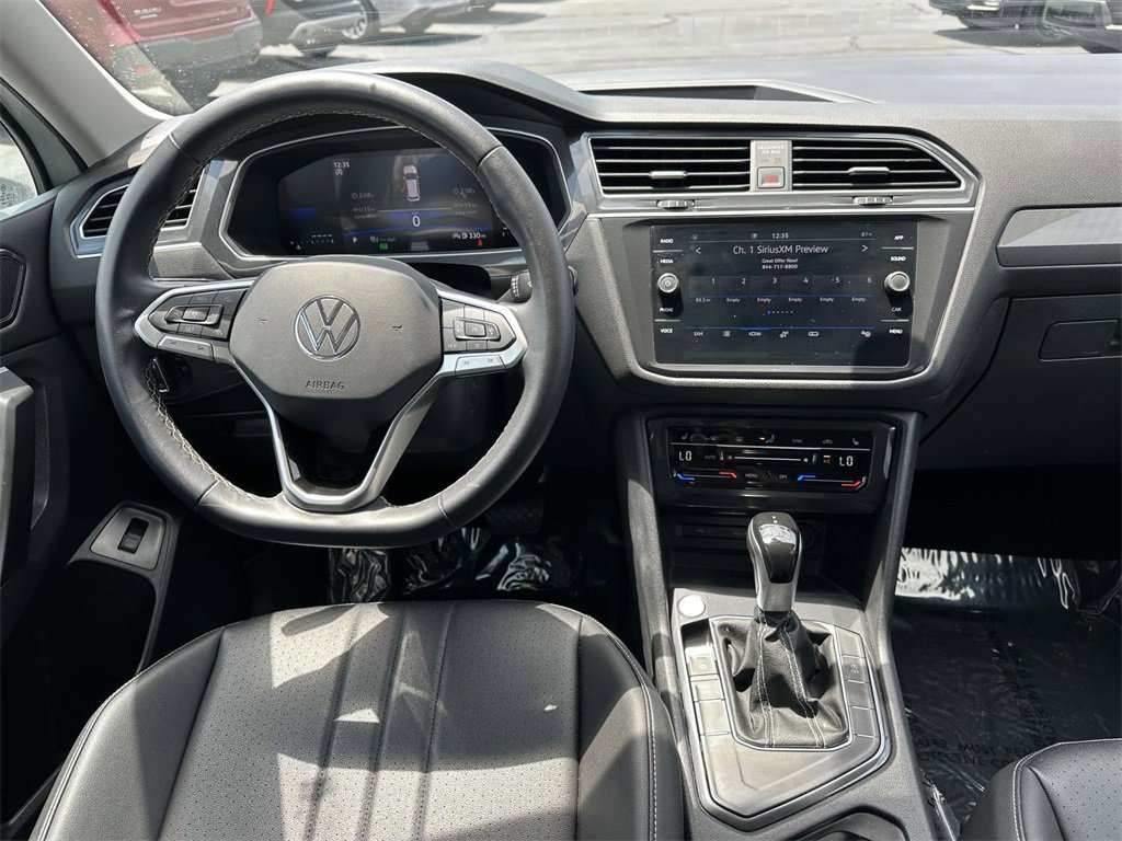 Used 2024 Volkswagen Tiguan SE image 11