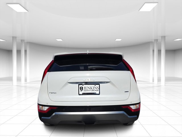 Used 2024 Kia Niro SX image 4