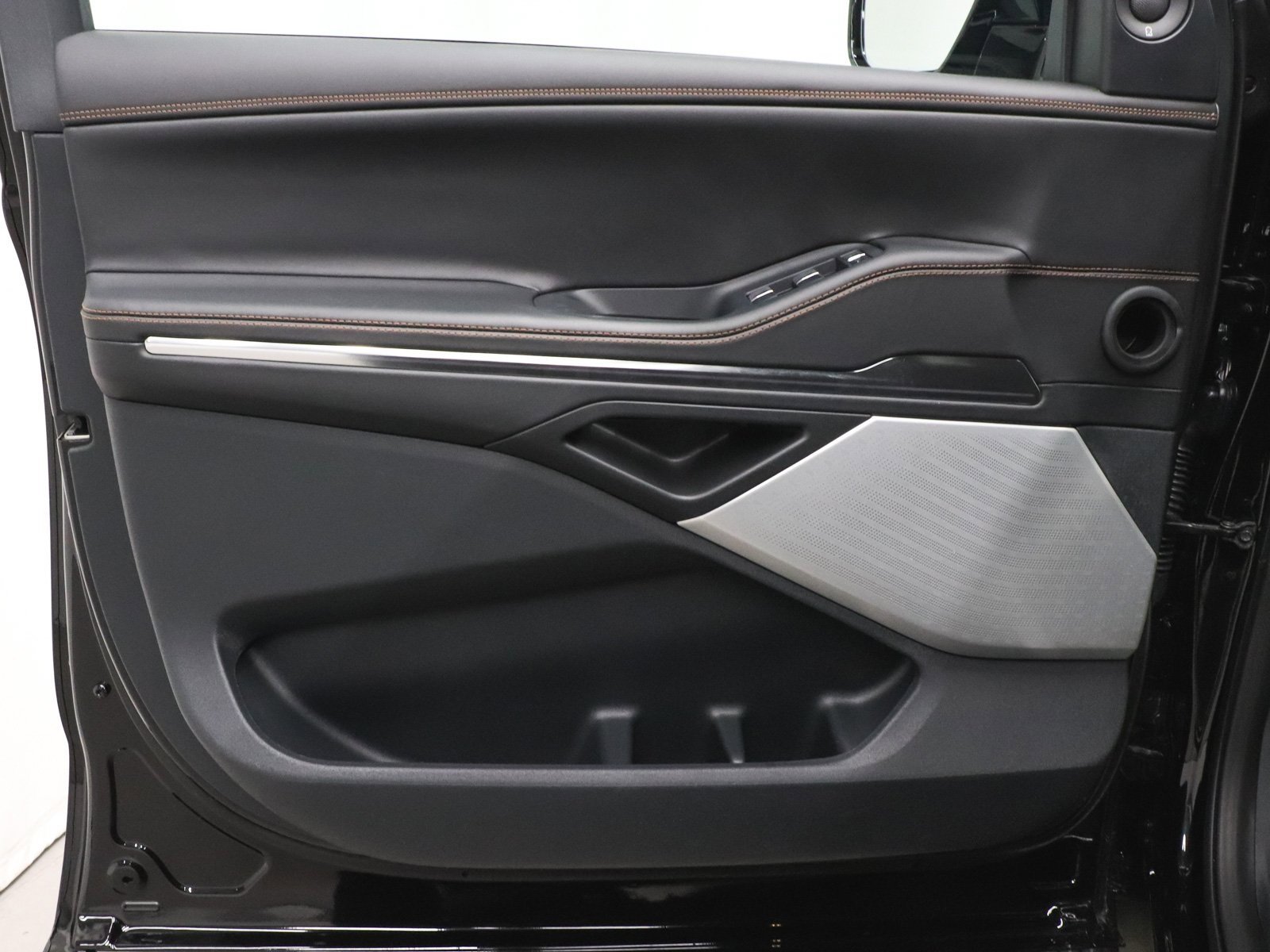 Used 2025 Lincoln Navigator Black Label image 12