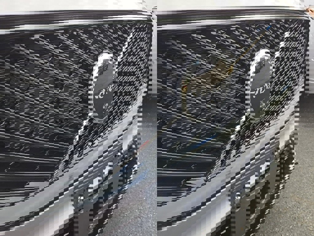 New 2026 Volvo XC60 B5 Plus w/ Protection Package Premier image 4