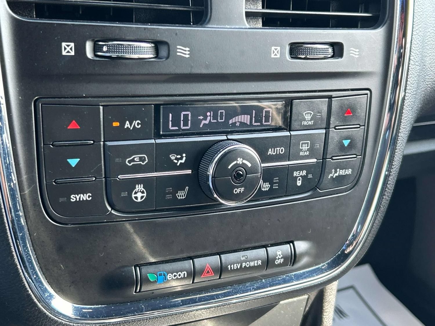Used 2016 Chrysler Town & Country S w/ Driver Convenience Group FWD image 35