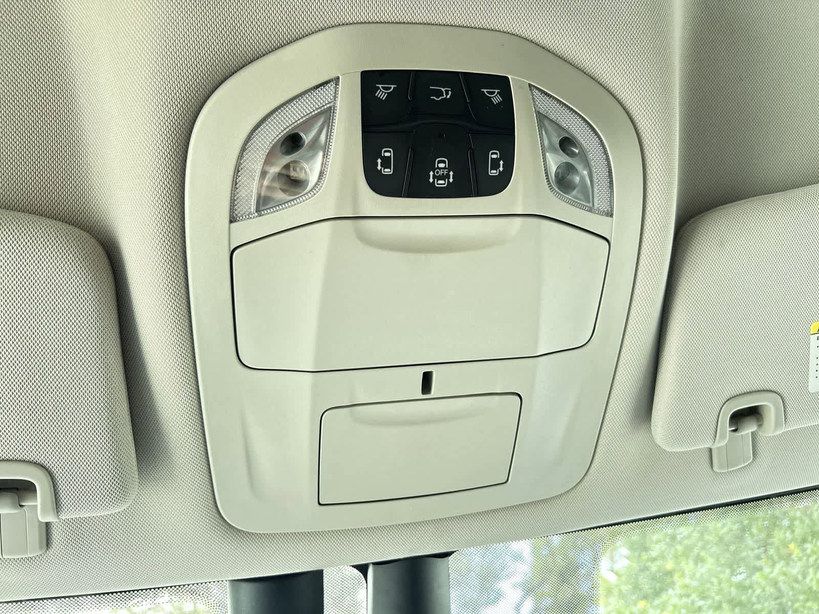 Used 2020 Chrysler Pacifica Touring-L Plus FWD image 17