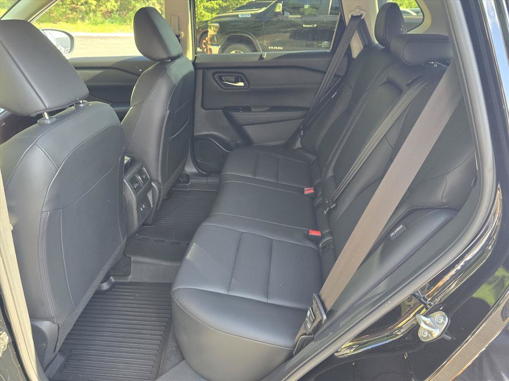 Used 2024 Nissan Rogue SV w/ SV Premium Package AWD/4WD image 11