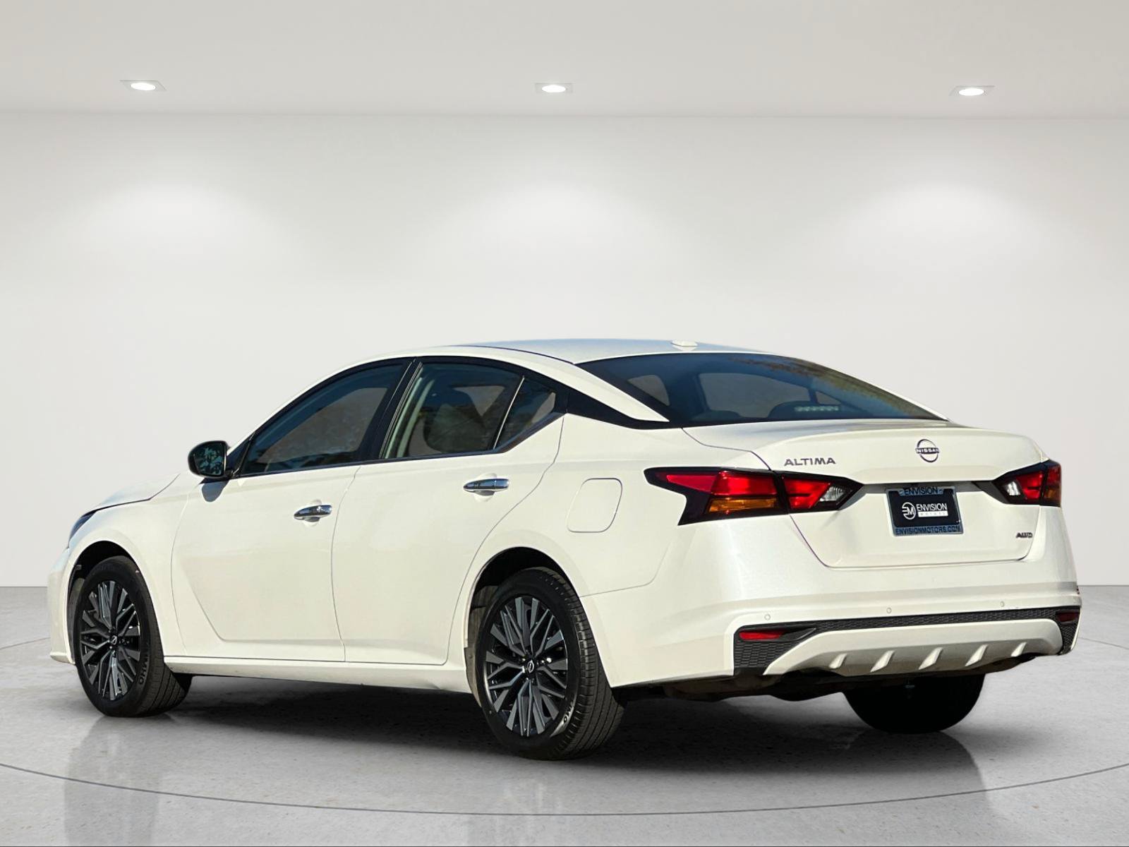Used 2025 Nissan Altima 2.5 SV AWD/4WD image 3