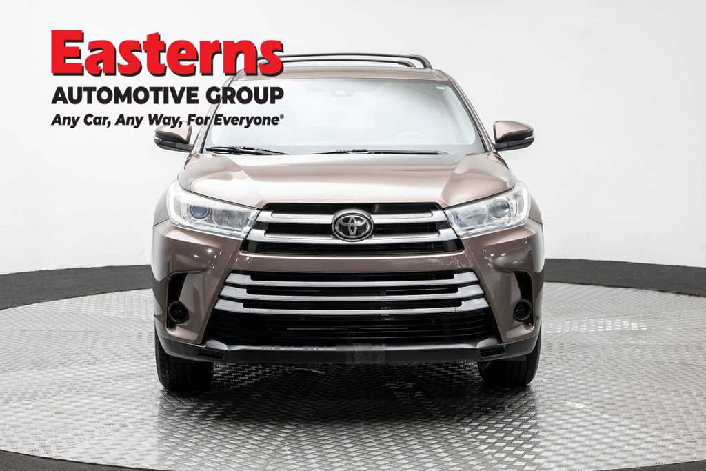 Used 2019 Toyota Highlander LE FWD image 2