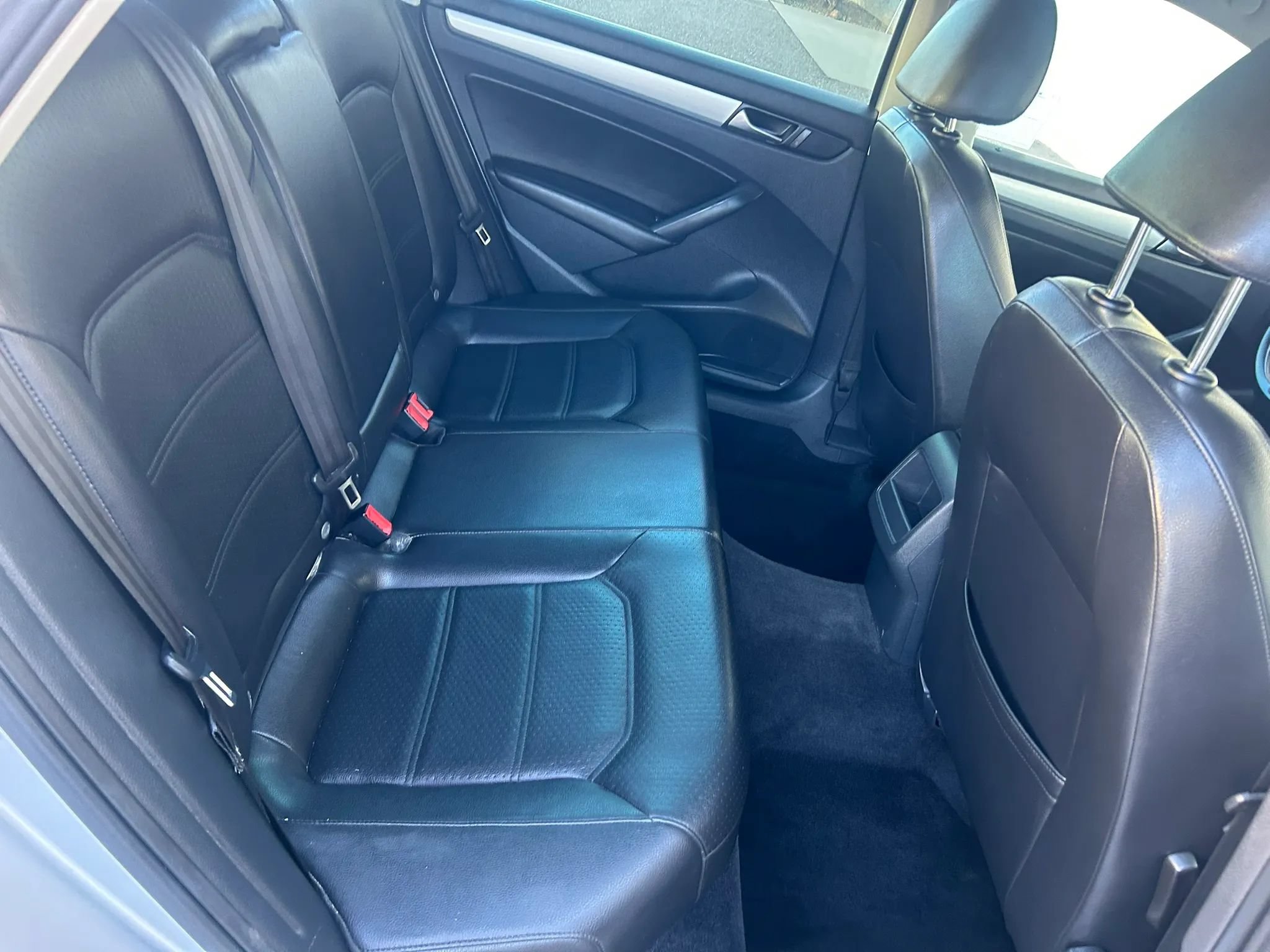 Used 2012 Volkswagen Passat TDI SE FWD image 16