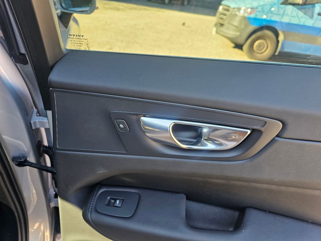 Certified 2023 Volvo XC60 B5 Plus image 10