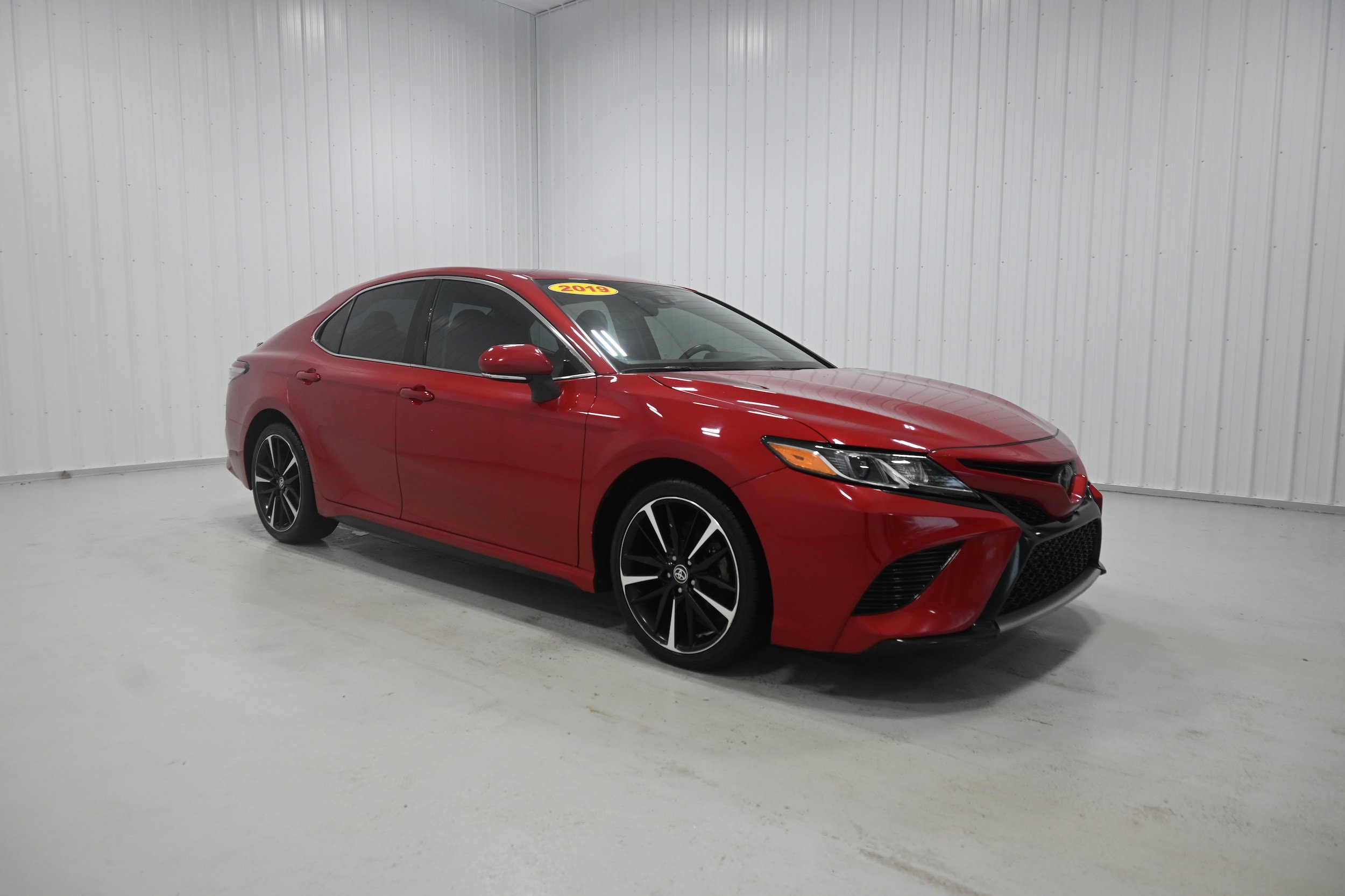 Used 2019 Toyota Camry SE FWD image 3