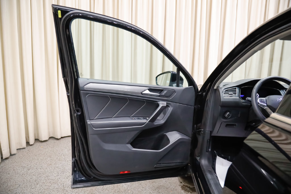 Used 2022 Volkswagen Tiguan SE FWD image 11