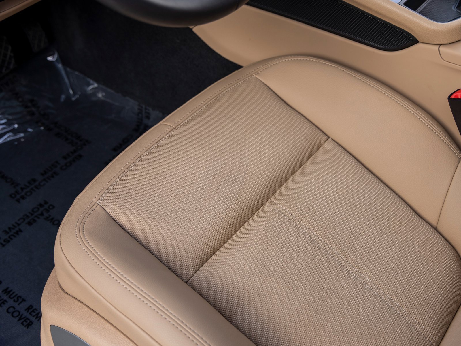 Certified 2025 Porsche Macan image 27