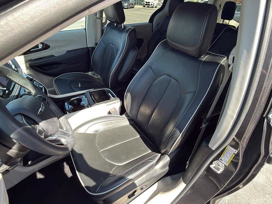Used 2023 Chrysler Pacifica Limited FWD image 12