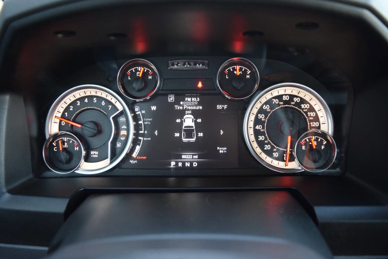 Used 2019 RAM 1500 Classic SLT w/ Luxury Group image 3