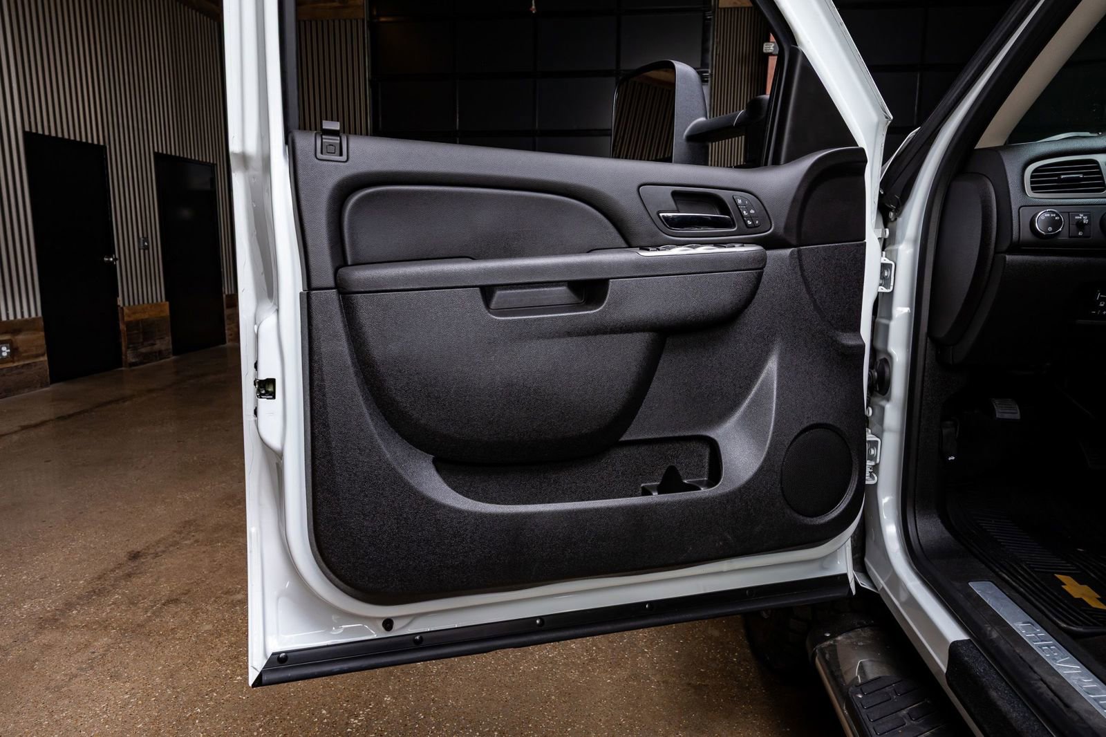 Used 2014 Chevrolet Silverado 2500 LTZ w/ LTZ Plus Package image 33