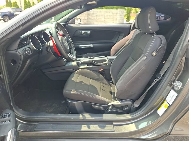 Used 2016 Ford Mustang Coupe RWD image 14