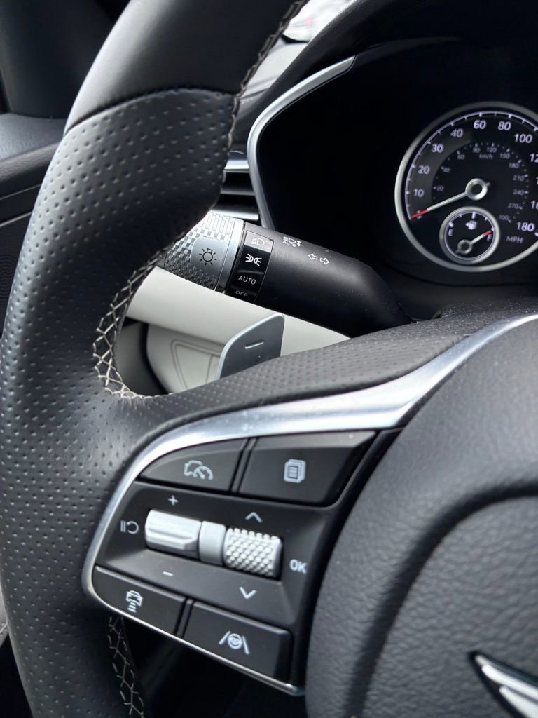 Used 2025 Genesis G70 2.5T image 27