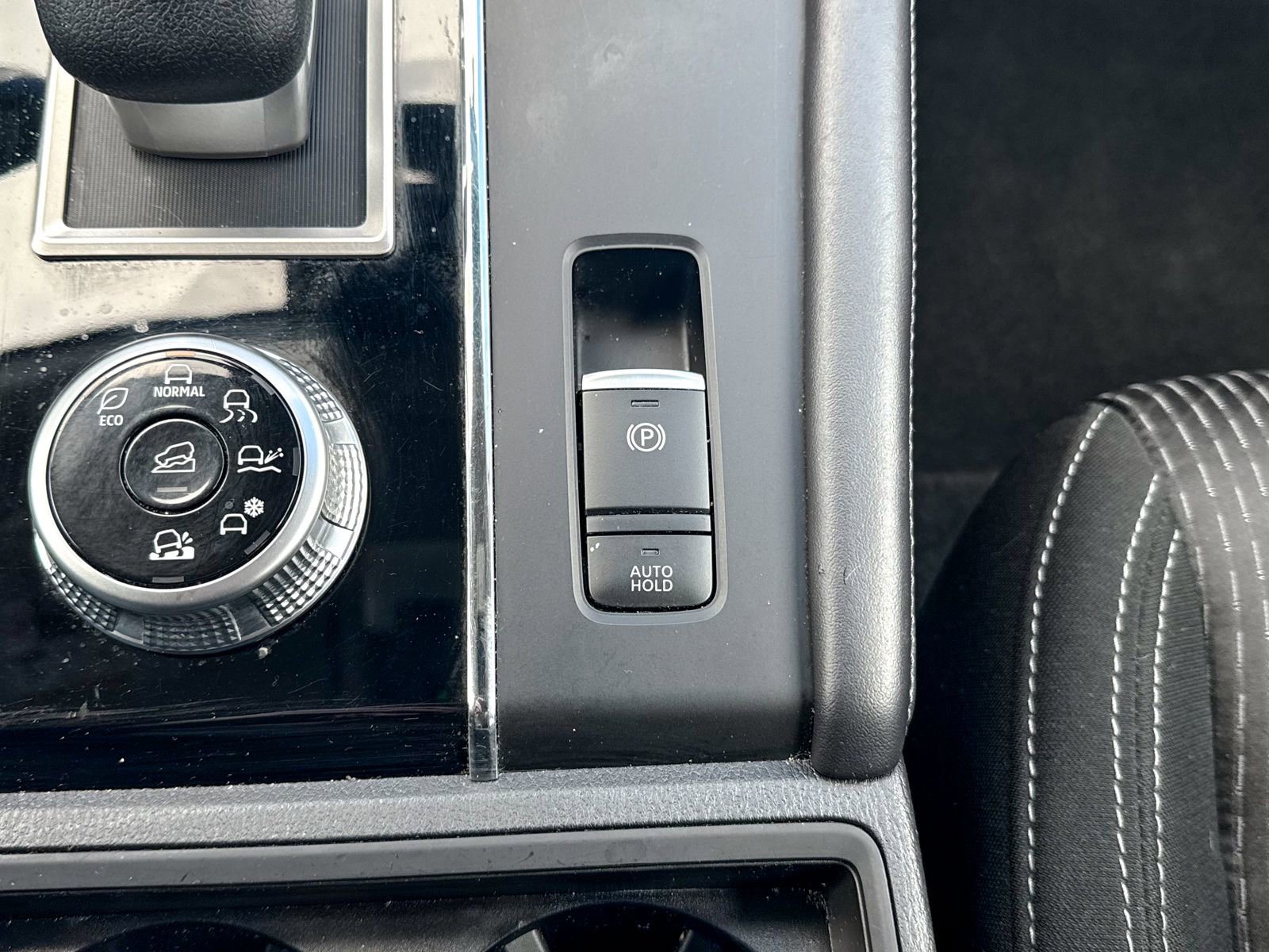 Used 2024 Mitsubishi Outlander ES image 36