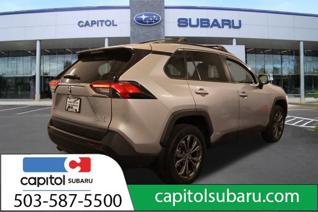 Used 2022 Toyota RAV4 XLE Premium AWD/4WD image 4