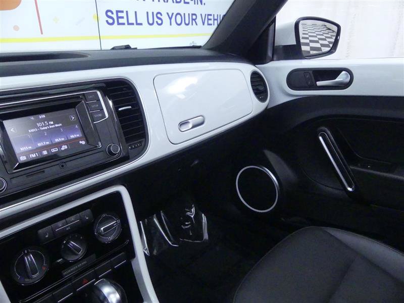 Used 2018 Volkswagen Beetle 2.0T FWD image 12