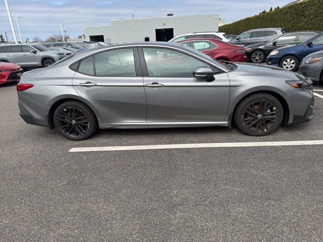 Used 2025 Toyota Camry SE w/ Convenience Package image 2