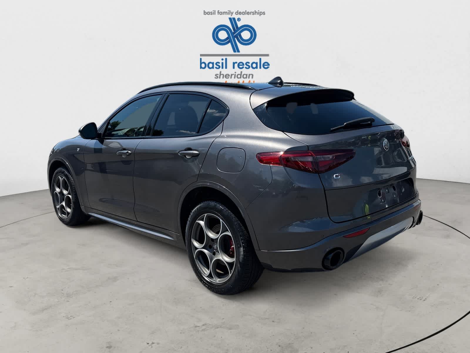Used 2023 Alfa Romeo Stelvio Ti AWD/4WD image 5