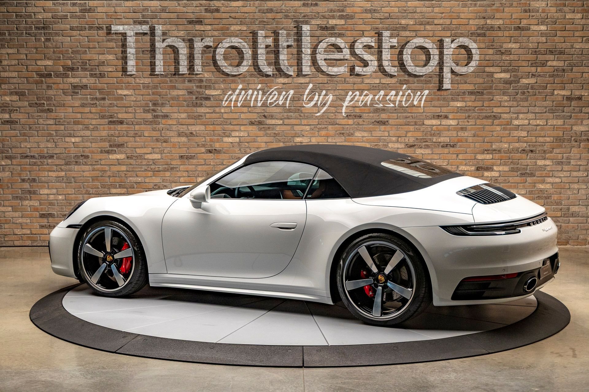 Used 2024 Porsche 911 Cabriolet image 10