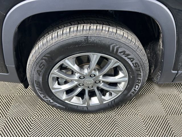 Used 2020 Jeep Cherokee Latitude Plus image 11