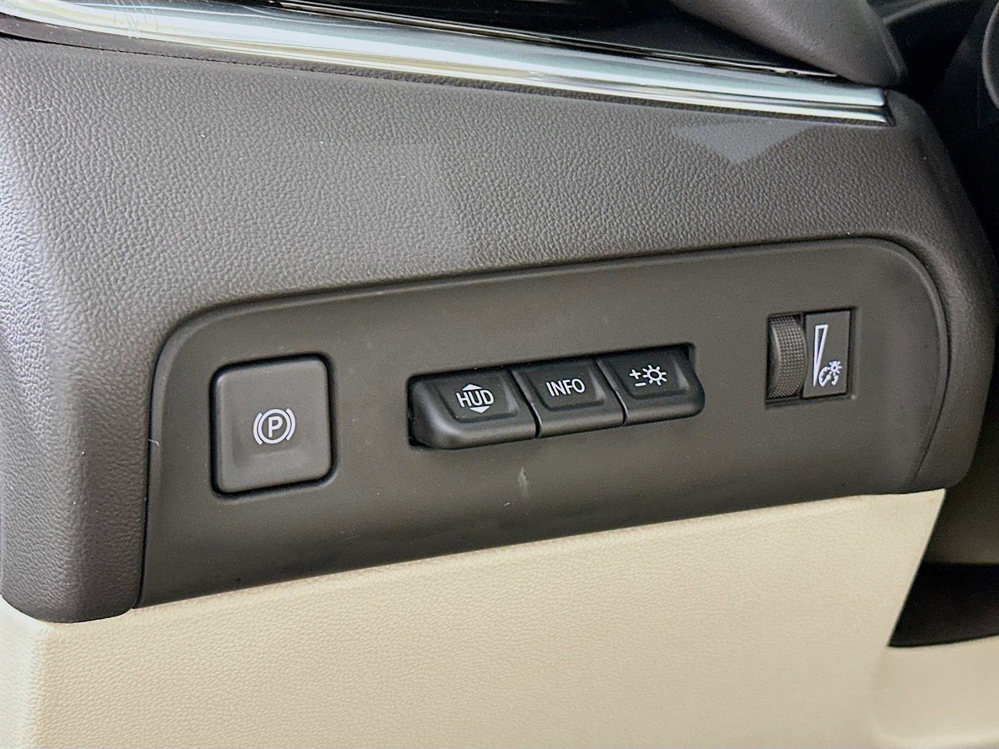 Used 2024 Buick Enclave Avenir w/ Avenir Technology Package AWD/4WD image 10