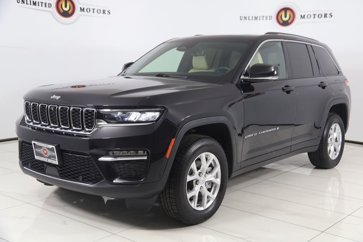Used 2023 Jeep Grand Cherokee Limited w/ Luxury Tech Group II AWD/4WD image 5