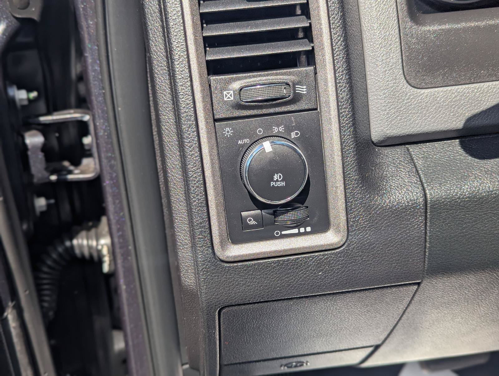 Used 2017 RAM 1500 Express AWD/4WD image 27