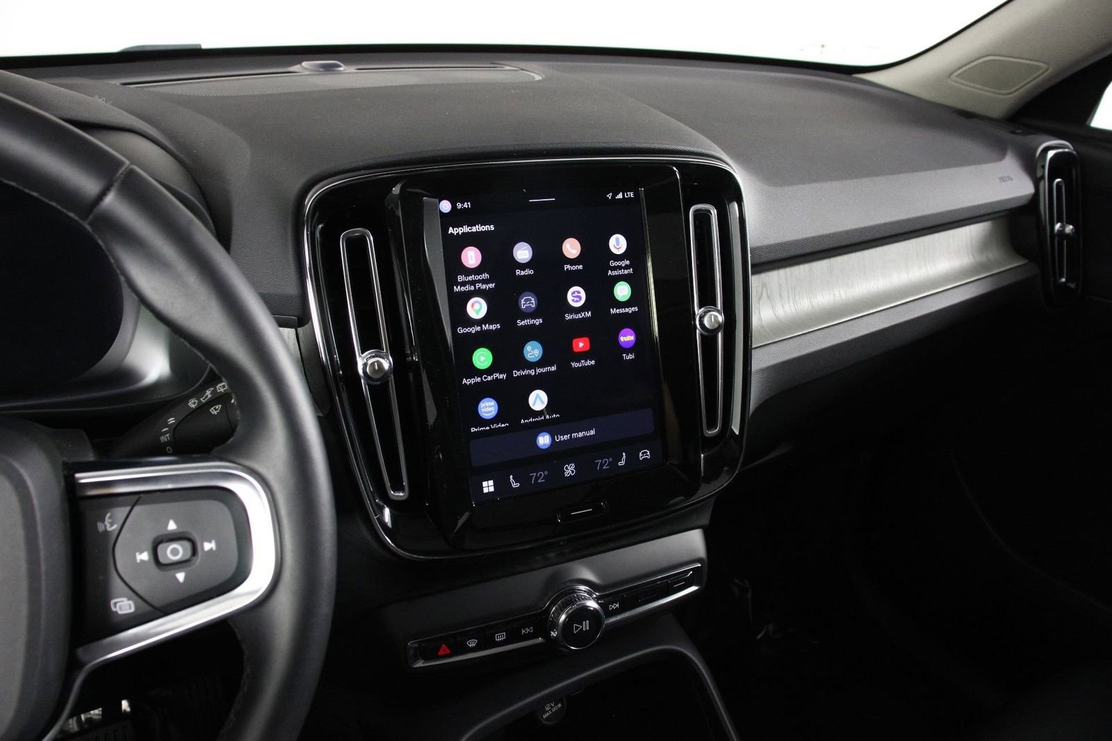 Certified 2025 Volvo XC40 B5 Plus AWD/4WD image 9