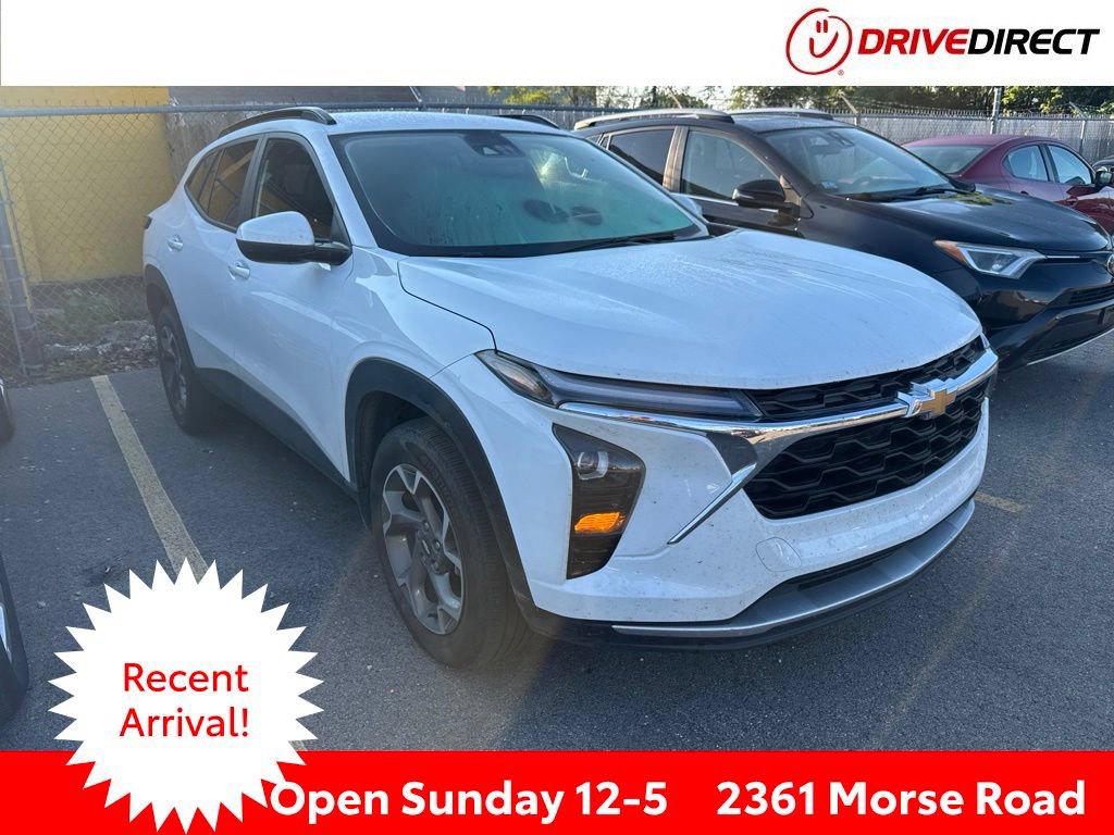 Used 2024 Chevrolet Trax LT w/ Driver Confidence Package FWD image 1