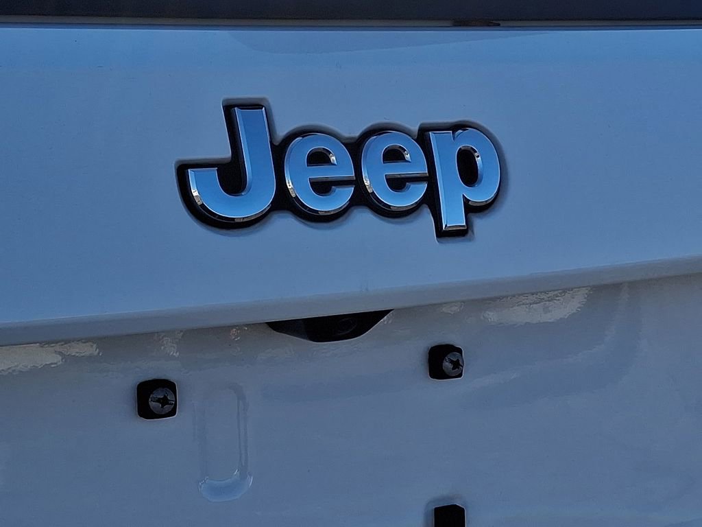 Used 2018 Jeep Grand Cherokee Limited image 32