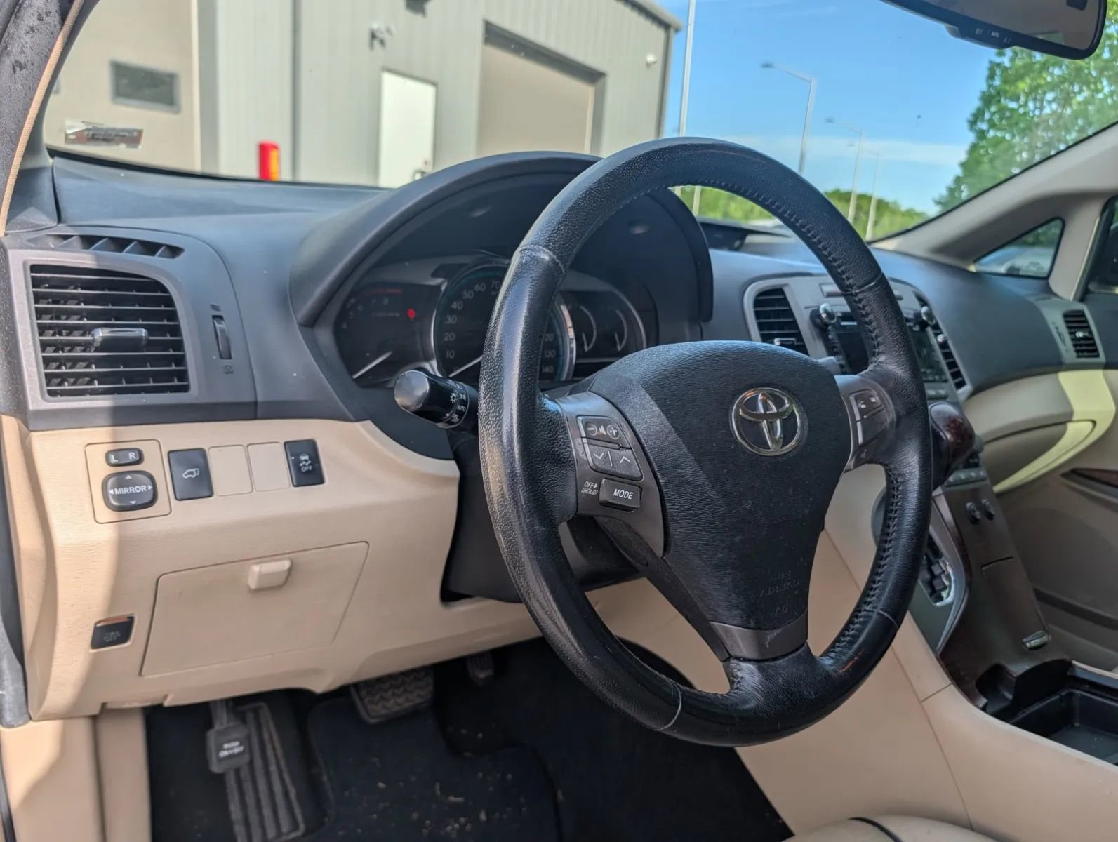 Used 2011 Toyota Venza AWD w/ Leather Pkg image 7