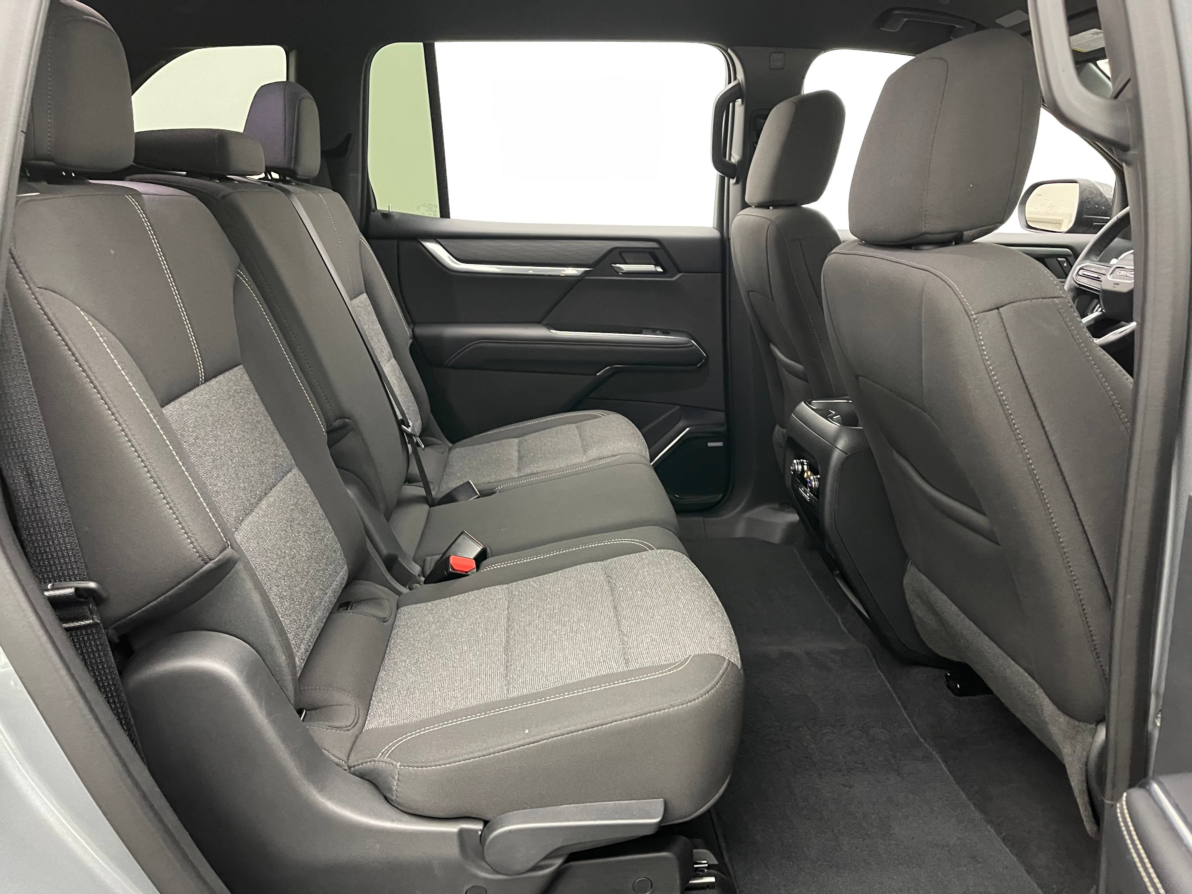 Used 2025 GMC Acadia Elevation FWD image 37
