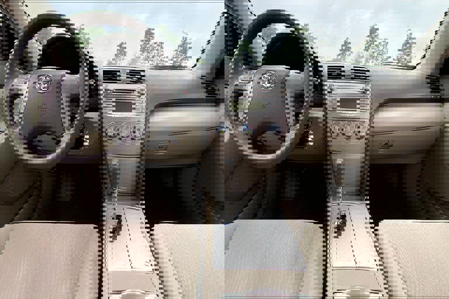 Used 2011 Toyota Camry LE FWD image 14