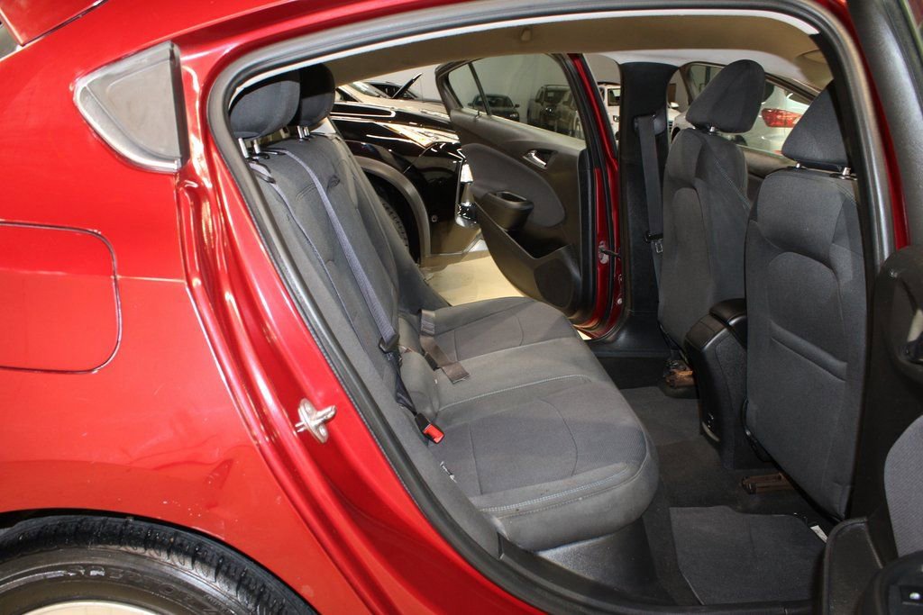 Used 2017 Chevrolet Cruze LT image 11