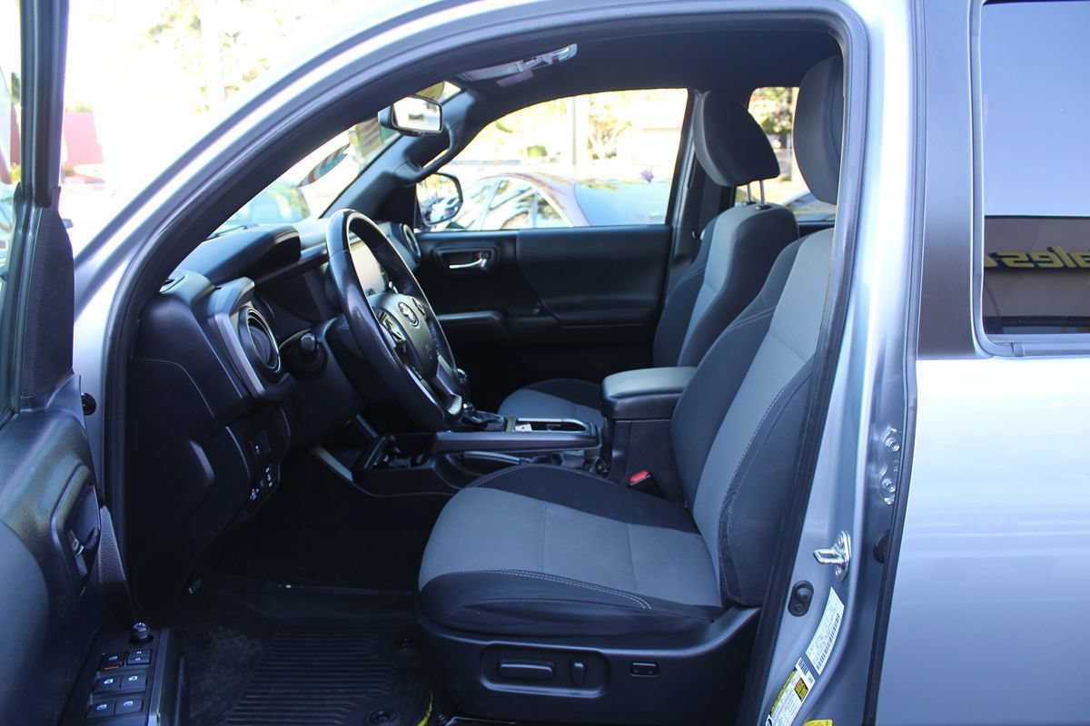 Used 2021 Toyota Tacoma TRD Sport w/ Technology Package AWD/4WD image 21