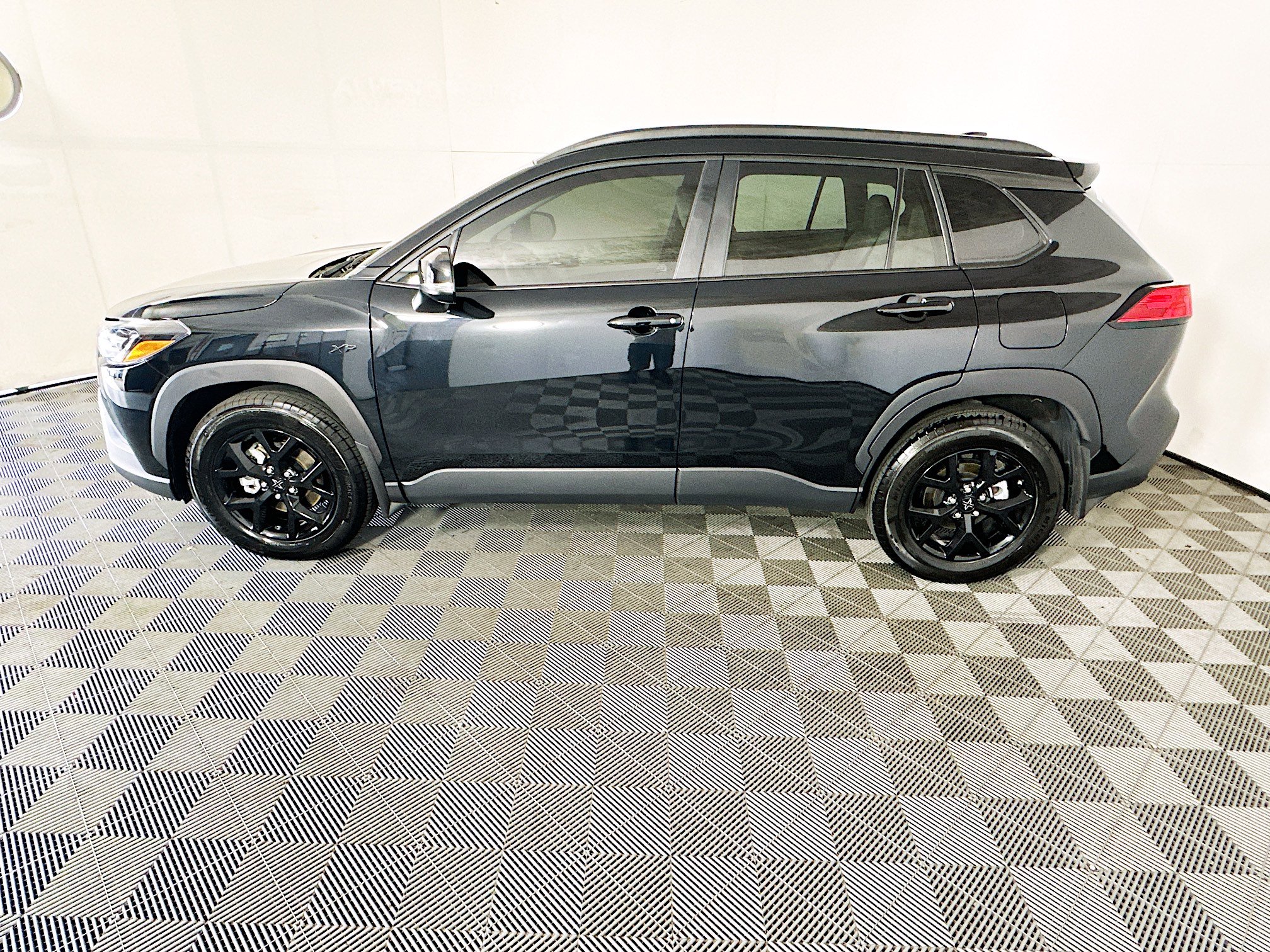 Used 2025 Toyota Corolla Cross LE FWD image 6