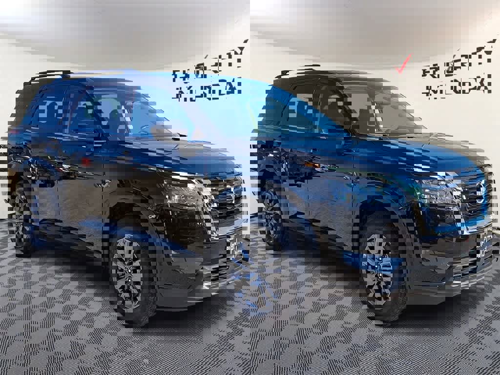 Used 2024 Nissan Pathfinder SV image 3