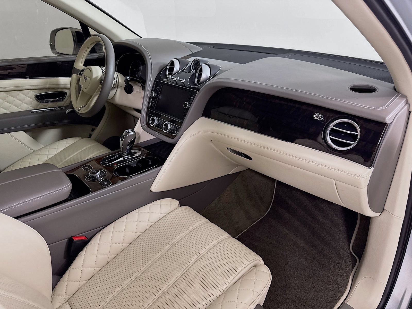 Certified 2020 Bentley Bentayga Plug-In Hybrid AWD/4WD image 29