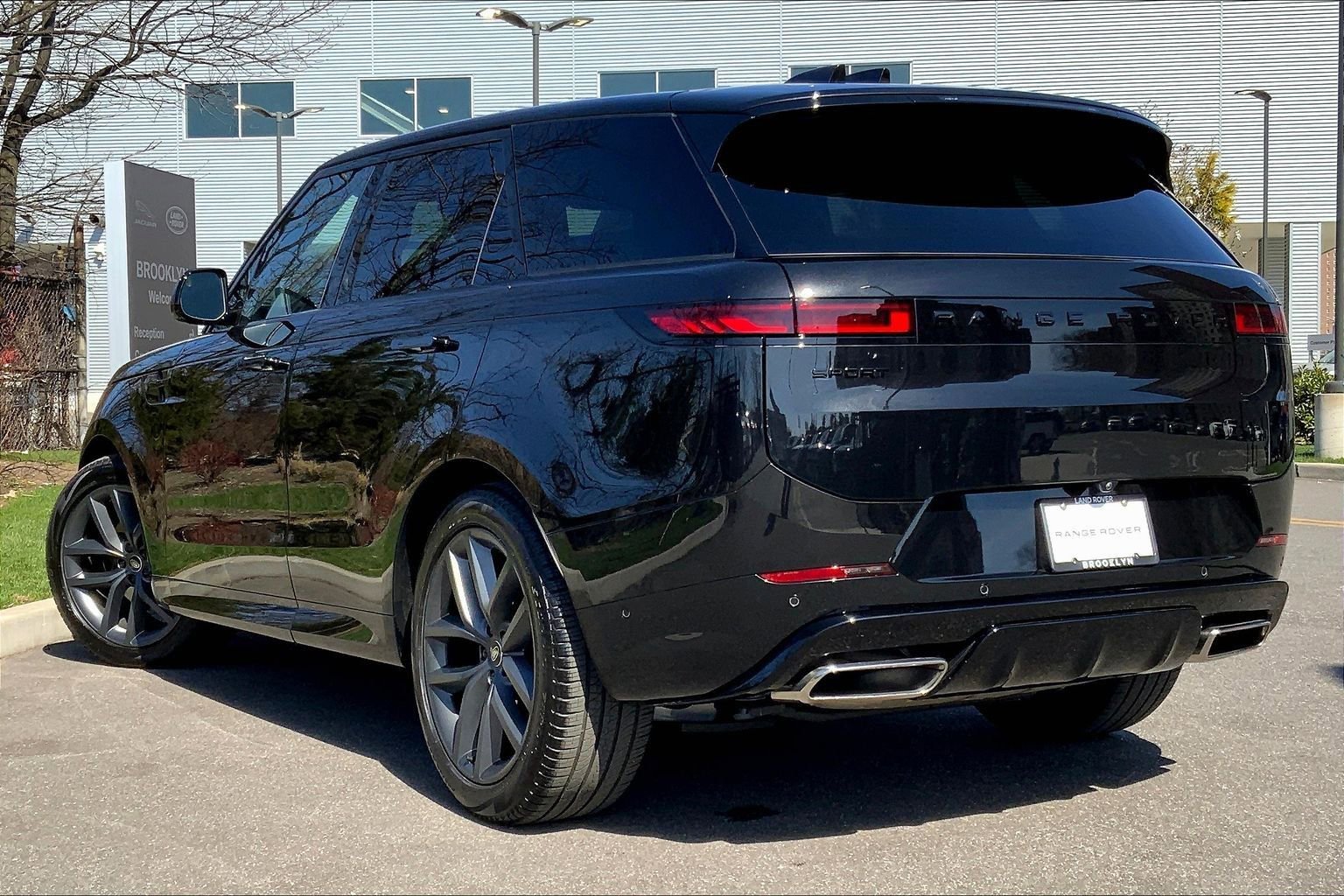 Used 2024 Land Rover Range Rover Sport Dynamic SE image 11