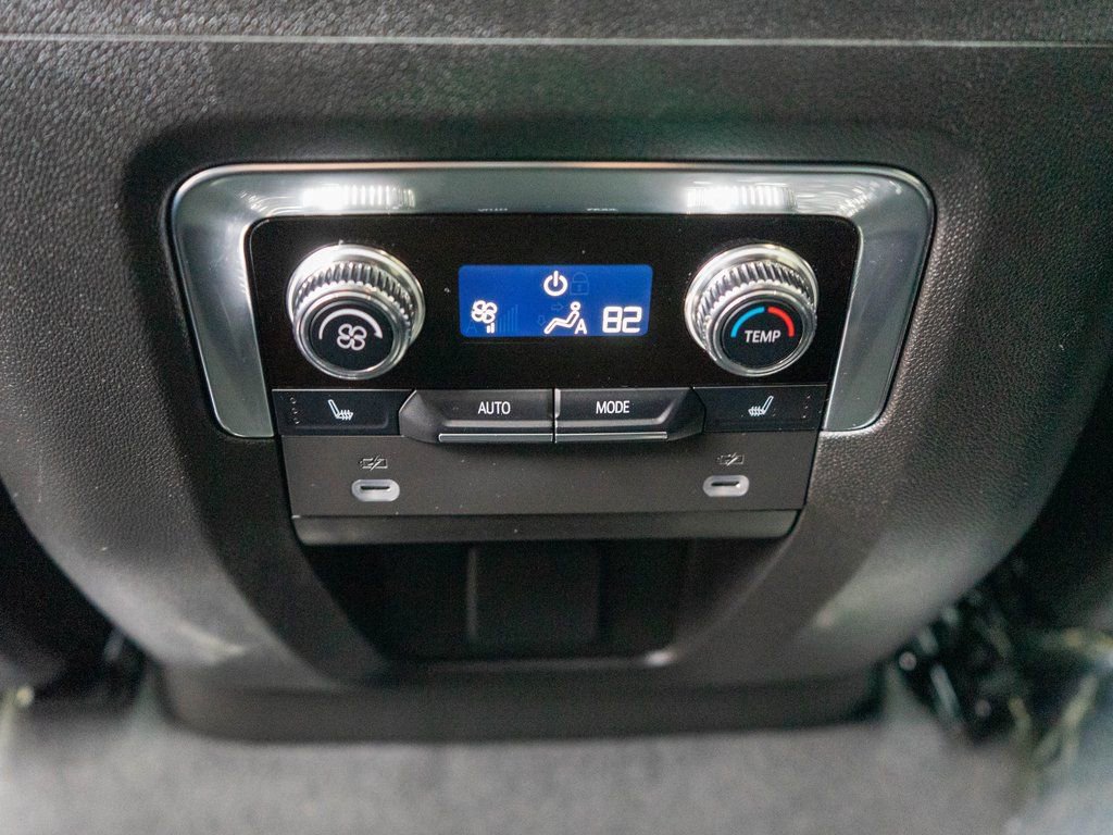 Used 2024 GMC Yukon Denali AWD/4WD image 15