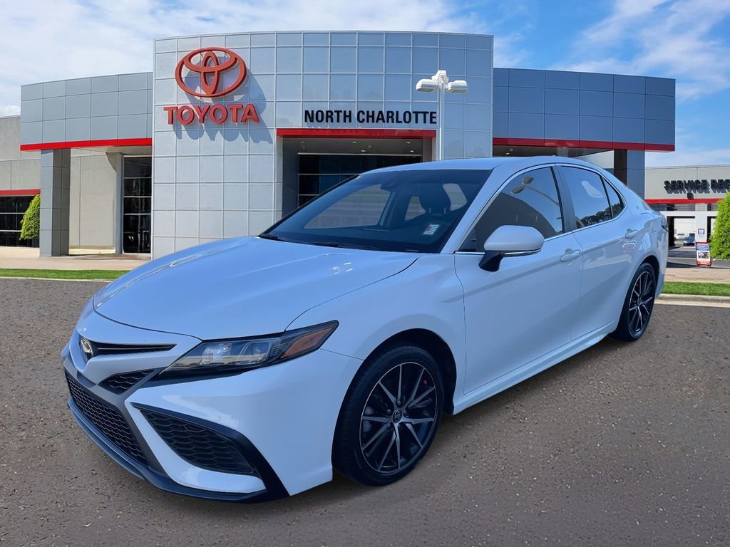 Used 2024 Toyota Camry SE image 5