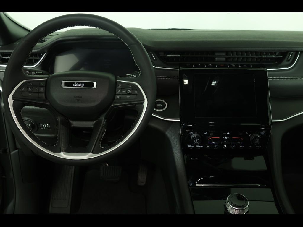 Used 2023 Jeep Grand Cherokee Altitude AWD/4WD image 17