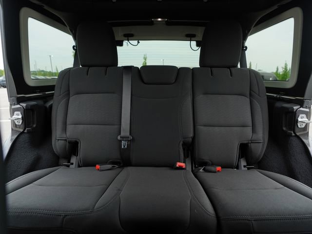 Used 2020 Jeep Wrangler Unlimited Sahara AWD/4WD image 33