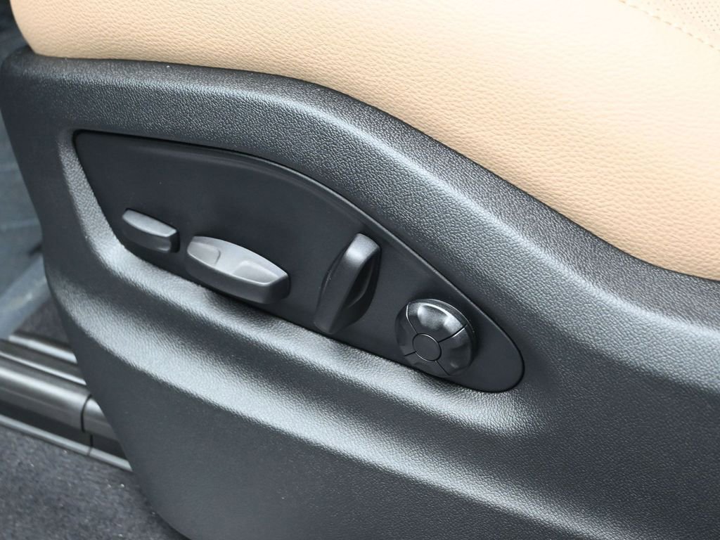 New 2025 Porsche Cayenne image 14